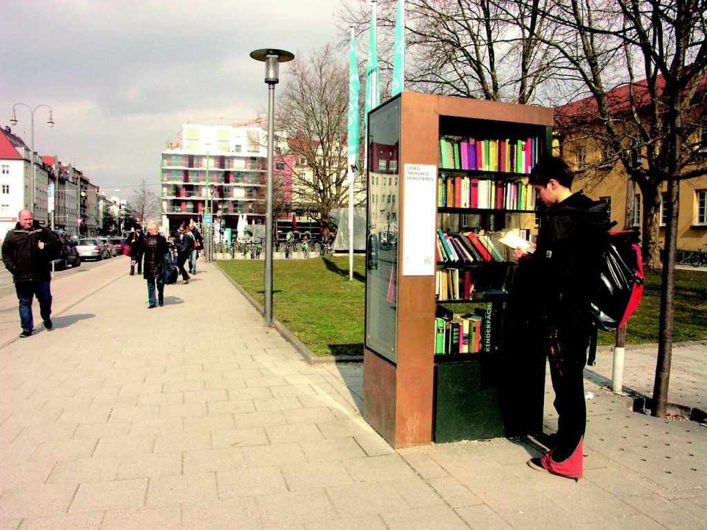 Büchertelefonzelle – offener Bücherschrank für Krenglbach